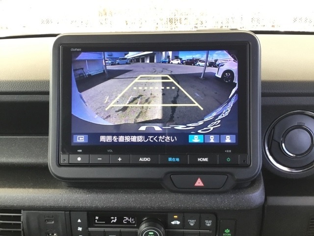 バックモニター付きで、車庫入れやバック時の後方確認をサポート。