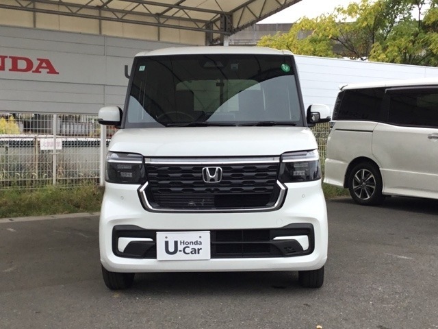 お客様に安全で快適なカーライフをお送りいただくために、中古車にも高いレベルの品質基準を設け、その基準に従って、全ての中古車について納車前整備を実施しています。