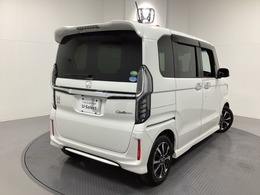 Honda認定中古車 U-Selectは3つの安心をお約束します。　1　Hondaのプロが整備した安心。 2　第三者機関がチェックした安心。　3　購入後もHondaが保証する安心。