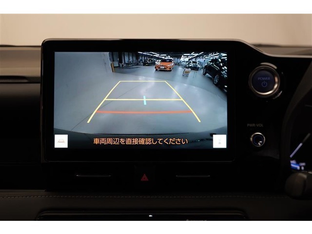 バックモニターがあれば車庫入れ時など、後ろが確認できて安心です。運転に自信がない方にはおすすめの装備です。ただし、バック時目視での確認も忘れずに。