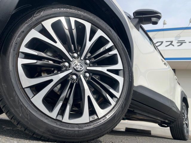 【純正18インチアルミホイール】外観にマッチした純正アルミホイールを装着しております。各種社外アルミホイールや、スタッドレスタイヤも取扱いしております。是非ご相談ください♪