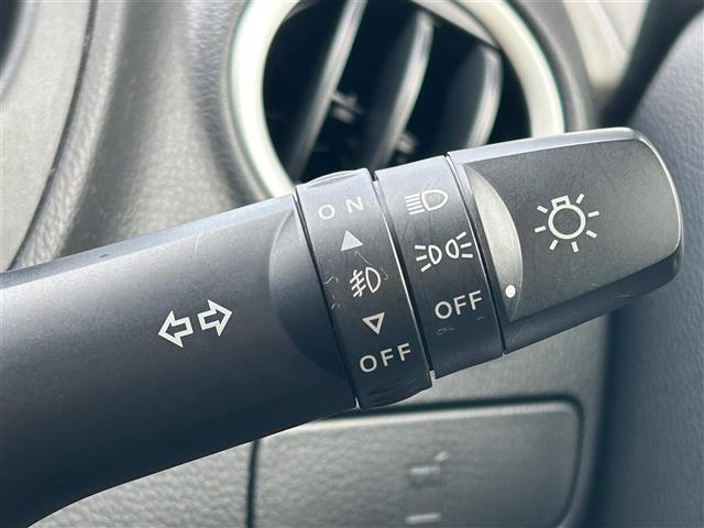 運転席操作部の画像です。店舗にて現車の確認もいただけますので、お電話で在庫のご確認の上是非ご来店くださいませ！！！ワクワクするクルマ選びをご提案します！