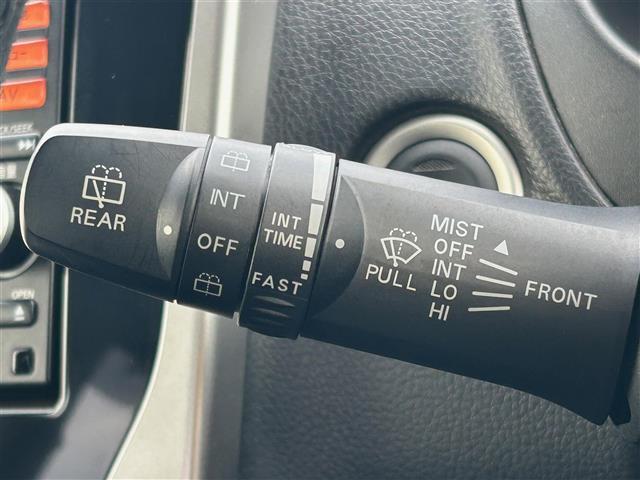 運転席操作部の画像です。店舗にて現車の確認もいただけますので、お電話で在庫のご確認の上是非ご来店くださいませ！！！ワクワクするクルマ選びをご提案します！