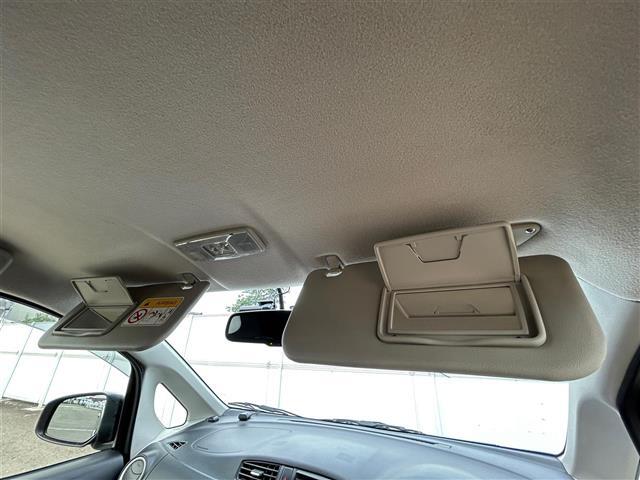 天井の画像です。店舗にて現車の確認もいただけますので、お電話で在庫のご確認の上是非ご来店くださいませ！！！ワクワクするクルマ選びをご提案します！