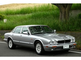 ジャガー XJ XJエグゼクティブ 4.0-V8 最終型　ベージュシート　右ハン
