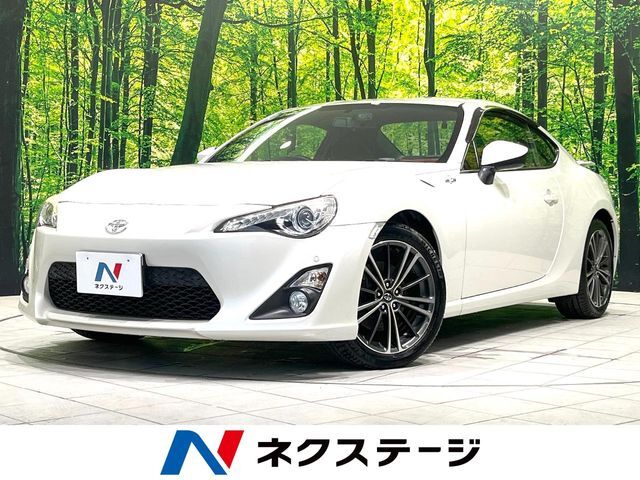 禁煙車　純正ナビ　バックカメラ　ハーフレザーシート　ドラレコ