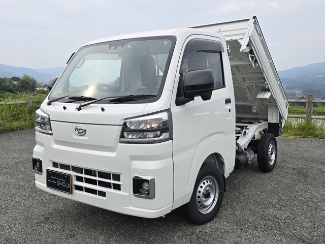 ご覧いただきましてありがとうございます。熊本県は南阿蘇村の自動車販売店オートリファインショウジです。軽トラダンプ4WDのCVT（オートマ）登録済み未使用車になります