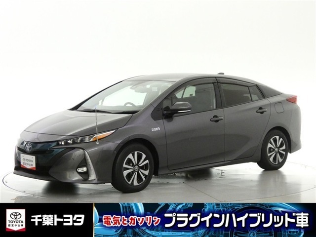 厳選されたトヨタ認定中古車のプリウスPHEVです。環境にやさしく燃費性能も良いプラグインハイブリット車です。静かな走りによる快適な静粛性の室内を実感できます。