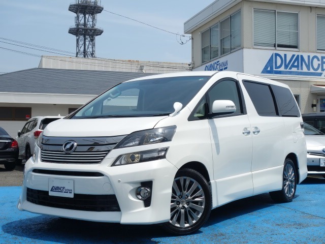 当店の中古車は、オートオークションから厳選して仕入れた後、店頭にてさらに第三者の評価検査を受けております。