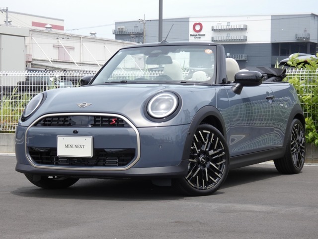 当店の中古車をご覧いただき、ありがとうございます！MINI コンバーチブル クーパーS フェイバードトリムのご紹介です！