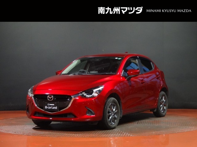 中古車専門再生工場にて熟練専任スタッフが丁寧に清掃、仕上げを実施しております。また、お客様に安心してご検討いただける様、公取協が定める基準に基づき車両検査を実施し、車両状態評価証を発行しております。