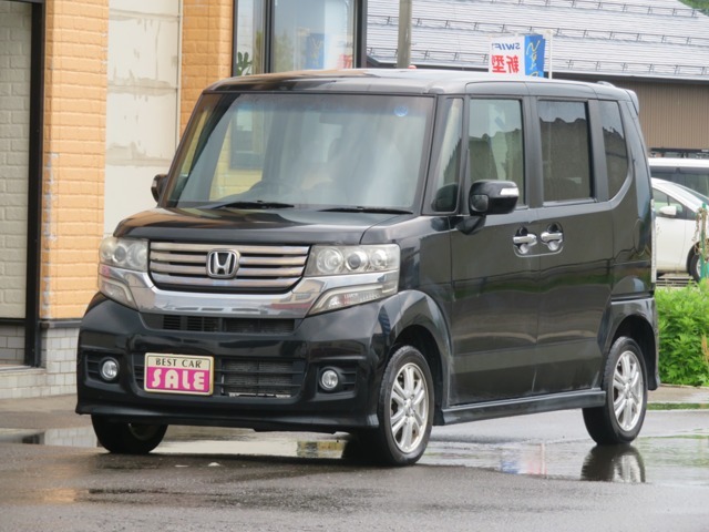 カスタム4WDです。エアコンの冷えも良く快適です。機関良好、外装仕上にて納車させて頂きます。