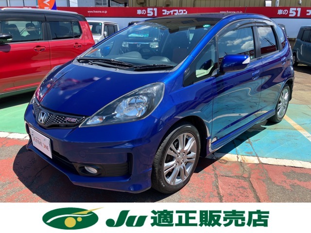 この度は当店の在庫車両をご覧いただき、ありがとうございます。お車の装備、その他サービスに関しましては、画像下の説明文をご覧ください♪