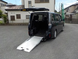 トヨタ ヴォクシー 2.0 X ウェルキャブ スロープタイプI 車いす1脚仕様車 車椅子1脚仕様　左側電動スライド