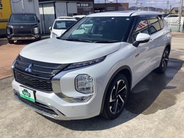 三菱 アウトランダー PHEV 2.4 P 4WD 電気ガソリン車　ナビ　テレビ　7人乗り