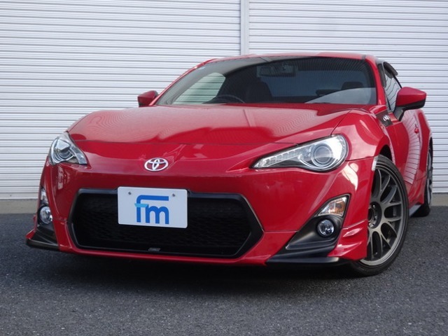 6速MT　TRDエアロ　TRD4本出しマフラー　RAYS18インチアルミ　BLITZエアフィルター　HKSプレミアムサクション　CUSCOフルタップ車高調　ハーフレザーシート　スマートキー