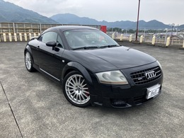 アウディ TT クーペ クワトロ スポーツ クワトロ(フルタイム4WDシステム)