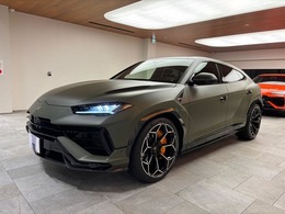 ランボルギーニ ウルス ペルフォルマンテ 4WD Verde Turbine Matt   アルカンターラダー