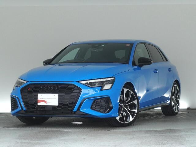 2001年オープン。　Audi正規ディーラーとして最も歴史のあるAudi 江戸川は、2フロアに分かれるガラス張りのショールームです。