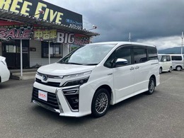 トヨタ ヴォクシー 1.8 ハイブリッド ZS 煌 シートヒーター　9インチナビ