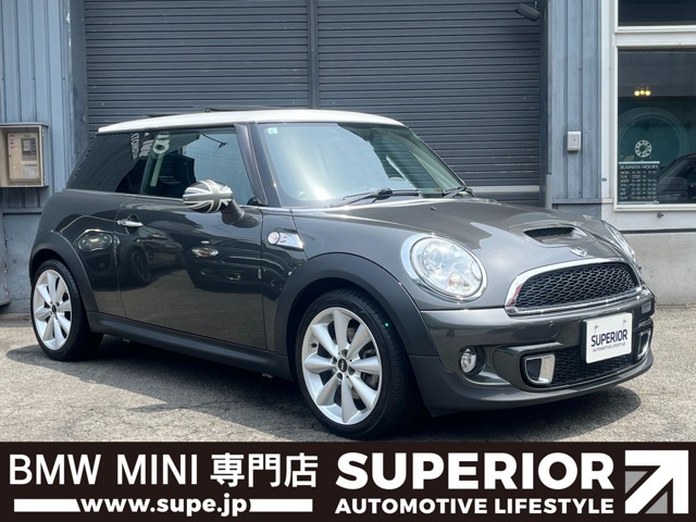 MINIの面白さがギュッと詰まったゴーカート・フィーリングな走りが楽しめるサンルーフ付き「クーパーS」が入庫致しました