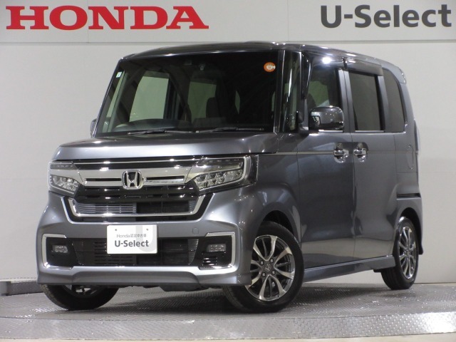 ワンオーナー車のN-BOXカスタム (EX)が入庫です。2025年、24年、23年、22年に当社自社工場にて法定点検を実施しております。過去の整備は整備記録簿での確認ができます。