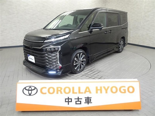 トヨタカローラ兵庫の中古車をご覧いただきありがとうございます。2022年式・ヴォクシーです。当社の中古車販売エリアは兵庫県のみとなります。