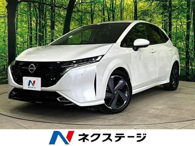 禁煙車　ハーフレザーシート　ドラレコ　コーナーセンサー　スマートキー