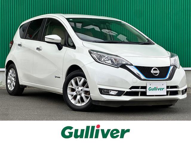プレミアムホワイトインテリア　エマージェンシーブレーキ　車線逸脱警報　純正ナビ　CD/DVD/Bluetooth/フルセグTV　バックカメラ　合皮シート　LEDヘッドランプ　スマートキー　純正AW