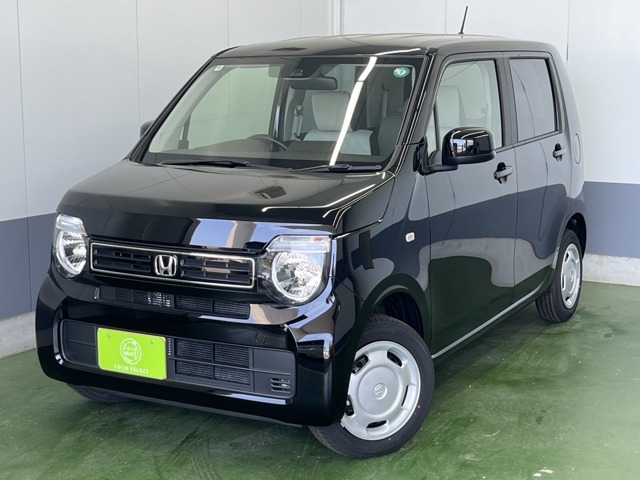 当店のお車をご覧いただきましてありがとうございます。ココセレクト上越4WD専門店です。当店では厳選した4WD車に特化した展示車を揃えています。全車種、全メーカーお任せください！