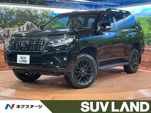 4WD　7人乗り　サンルーフ　純正9インチナビ　バックカメラ