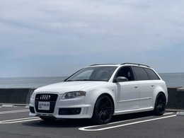 アウディ RS4アバント 4.2 4WD 左H6MT サンルーフ RSバケットシート
