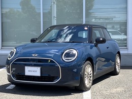 ミニ ミニ クーパーSE 3ドア FAVOUREDトリム　17インチAW　ヴァイブラン