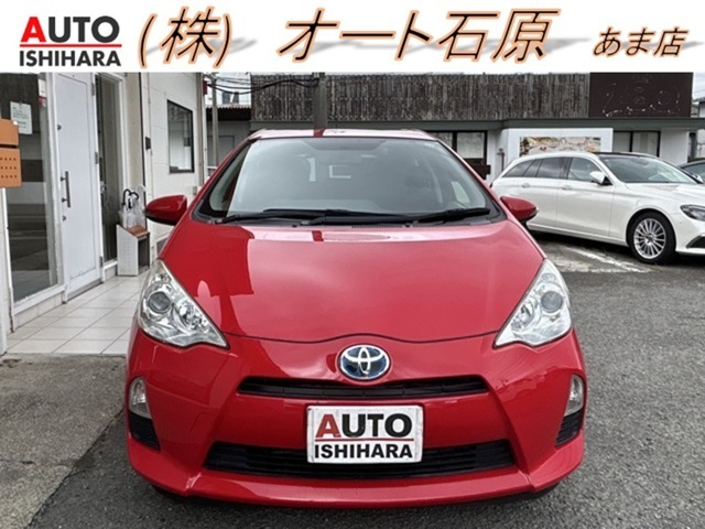 低燃費コンパクトカーの代表、アクアが入庫しました！年式、走行距離なりの使用感はございますが、ボディ全体の褪せも少なく、比較的状態の良いお車です！