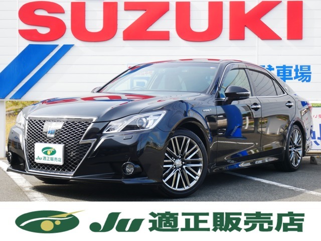 クラウンハイブリッドの中でも最上級グレードのアスリートGとなります。　本革シートなどが標準装備されており、メーカーオプションのアドバンストパッケージまでも装着済み！！　大変良い装備のお車です。