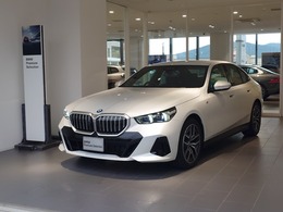 BMW 5シリーズ 523d xドライブ Mスポーツ ディーゼルターボ 4WD コンフォートドライビングP