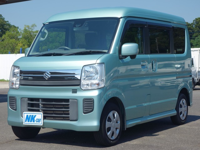 広い敷地に普通車・軽自動車・商用車合わせて在庫車両300台以上あります！高級車からお手頃価格車両まで幅広く販売しております。支払総額20万円からご用意しています。是非一度お問い合わせください。