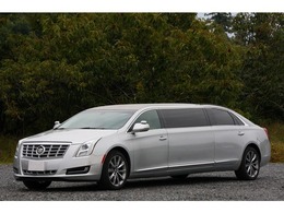 キャデラック XTS リムジン　8人乗り 