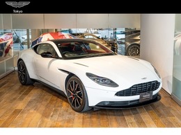 アストンマーティン DB11 V8 ルナーホワイト　右H