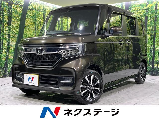4WD　両側電動スライド　衝突軽減装置　禁煙車　純正8型ナビ　ETC