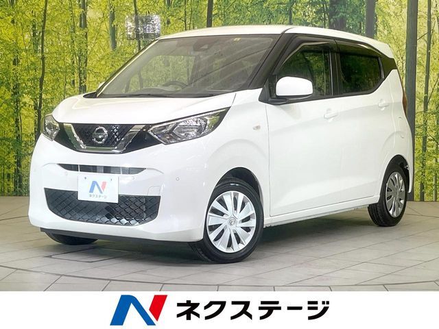禁煙車　純正SDナビ　衝　突被害軽減システム　コーナーセンサー