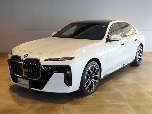 BMW Premium Selectionみなとみらい 屋内でご案内できます。　遠方のお客様もご相談ください。