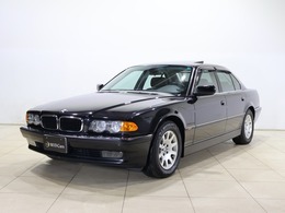 BMW 7シリーズ 735i レザー・シートヒーター・電動サンシェード