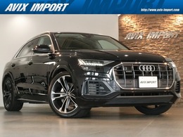 アウディ Q8 55 TFSI クワトロ デビューパッケージ ラグジュアリー 4WD コンフォートアシスタンスPKG パノラマSR