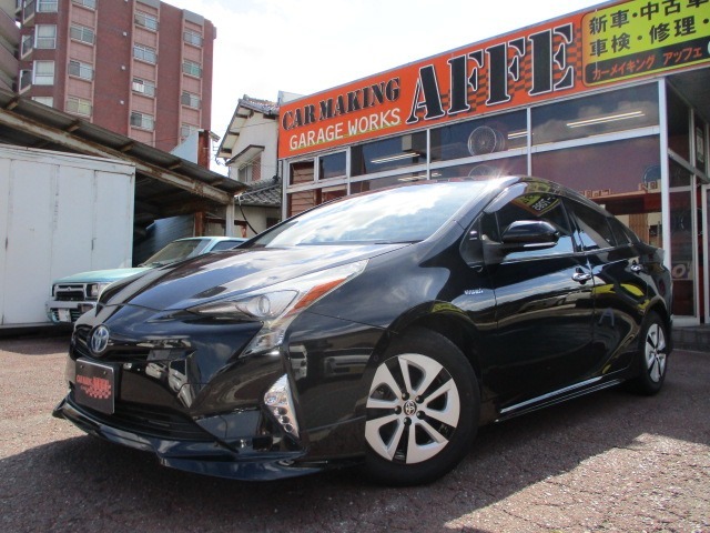 人気のプリウス入庫致しました☆