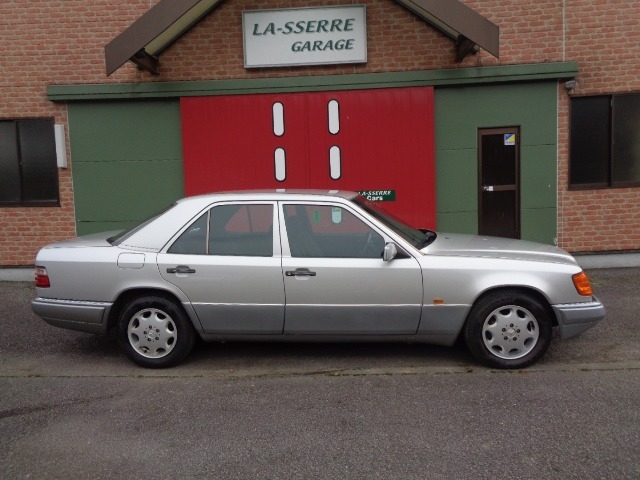 W124　E320　右ハンドルです。