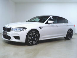 BMW M5 4.4 4WD 