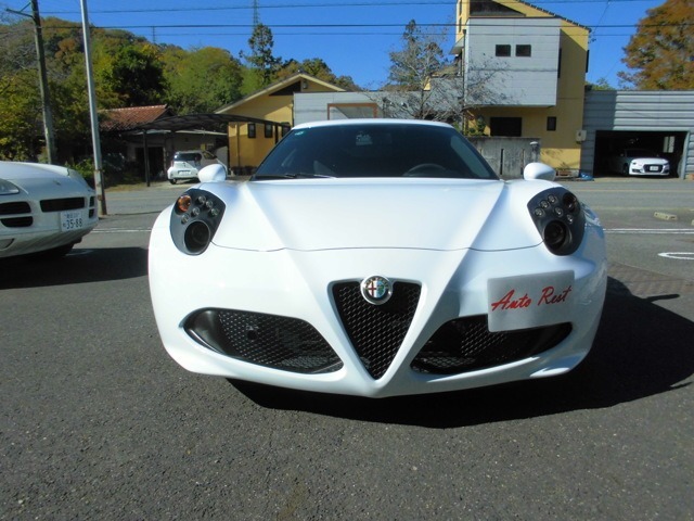 希少な4Cが入庫しました。本当に綺麗な車です　フルノーマルです　車検取りました　左ハンドルの方が海外のコレクターにも有利な気がします  ご契約された方には、新品タイヤに交換させて頂きます（ミシュラン）