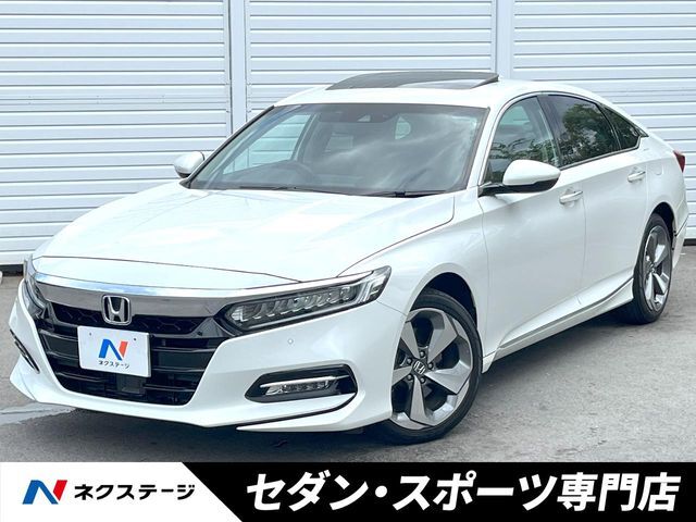 純正ナビ　バックカメラ　メモリー付パワーシート　シートヒーター　禁煙車