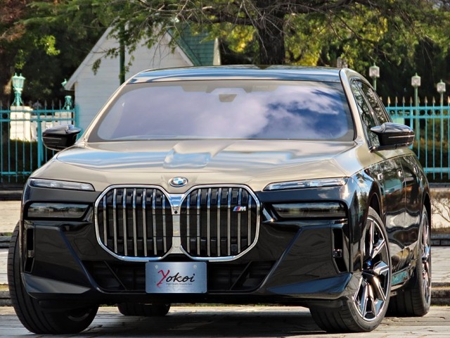 【BMW　i7　M70　xDrive】　【G70/現行モデル】【　型式　ZAA-82EH93】【最上級モデル】　【ブラックサファイアメタリック】